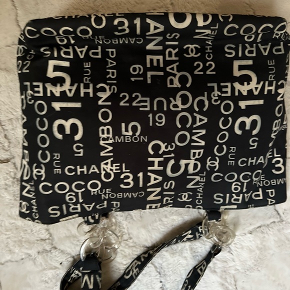 - - Chanel large tote bag with mini tote inside - Picture 10 of 16